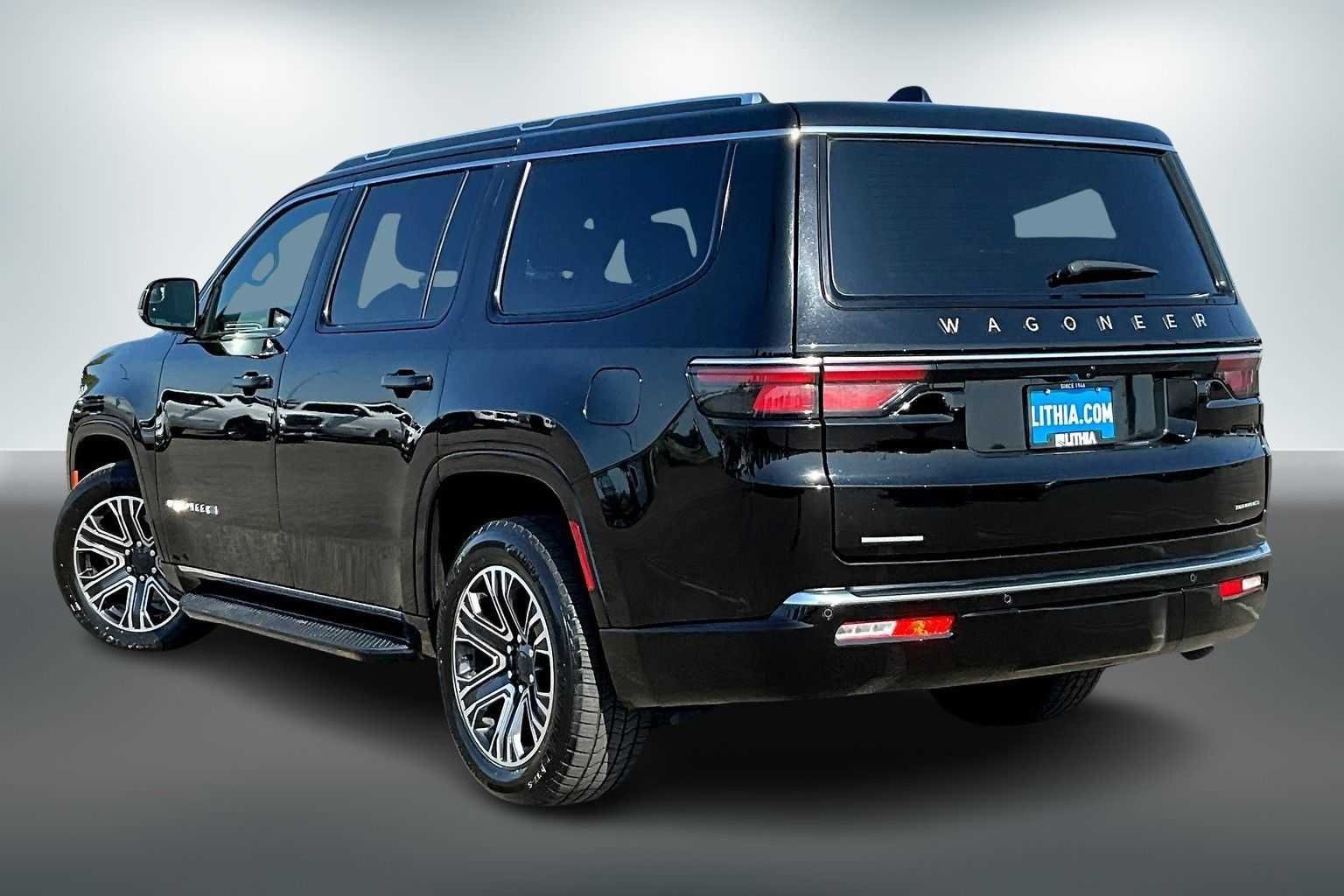 Thumbnail: 2023 Jeep Wagoneer - 3