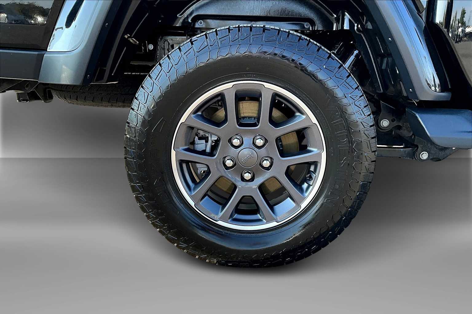 Thumbnail: 2020 Jeep Gladiator - 36