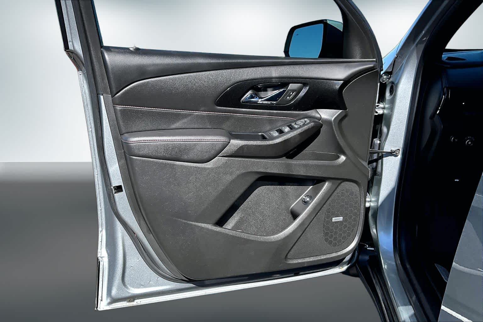 Thumbnail: 2023 Chevrolet Traverse - 26