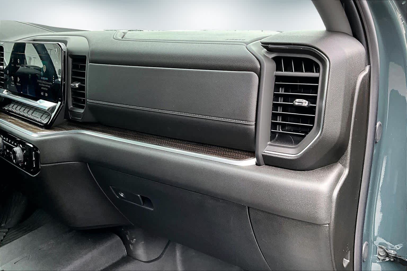 Thumbnail: 2025 Chevrolet Silverado 3500 - 22