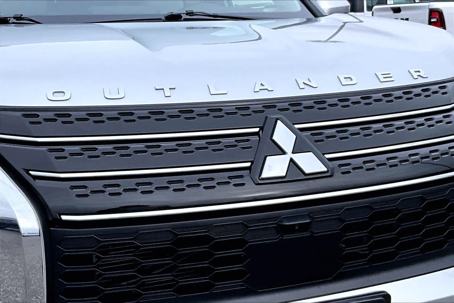 Thumbnail: 2024 Mitsubishi Outlander - 35