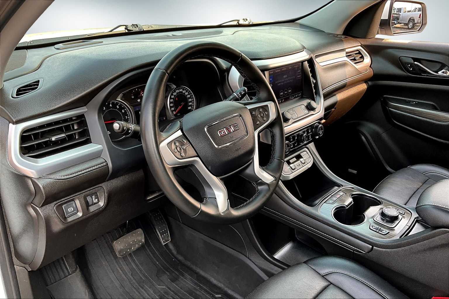 2023 Gmc Acadia SLT photo 2
