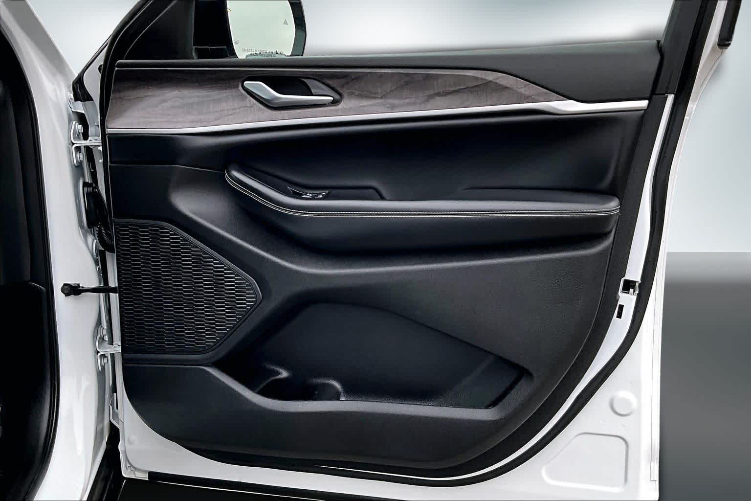 Thumbnail: 2023 Jeep Grand Cherokee - 27