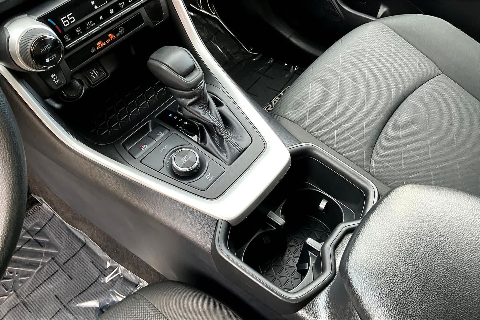 Thumbnail: 2024 Toyota RAV4 - 16