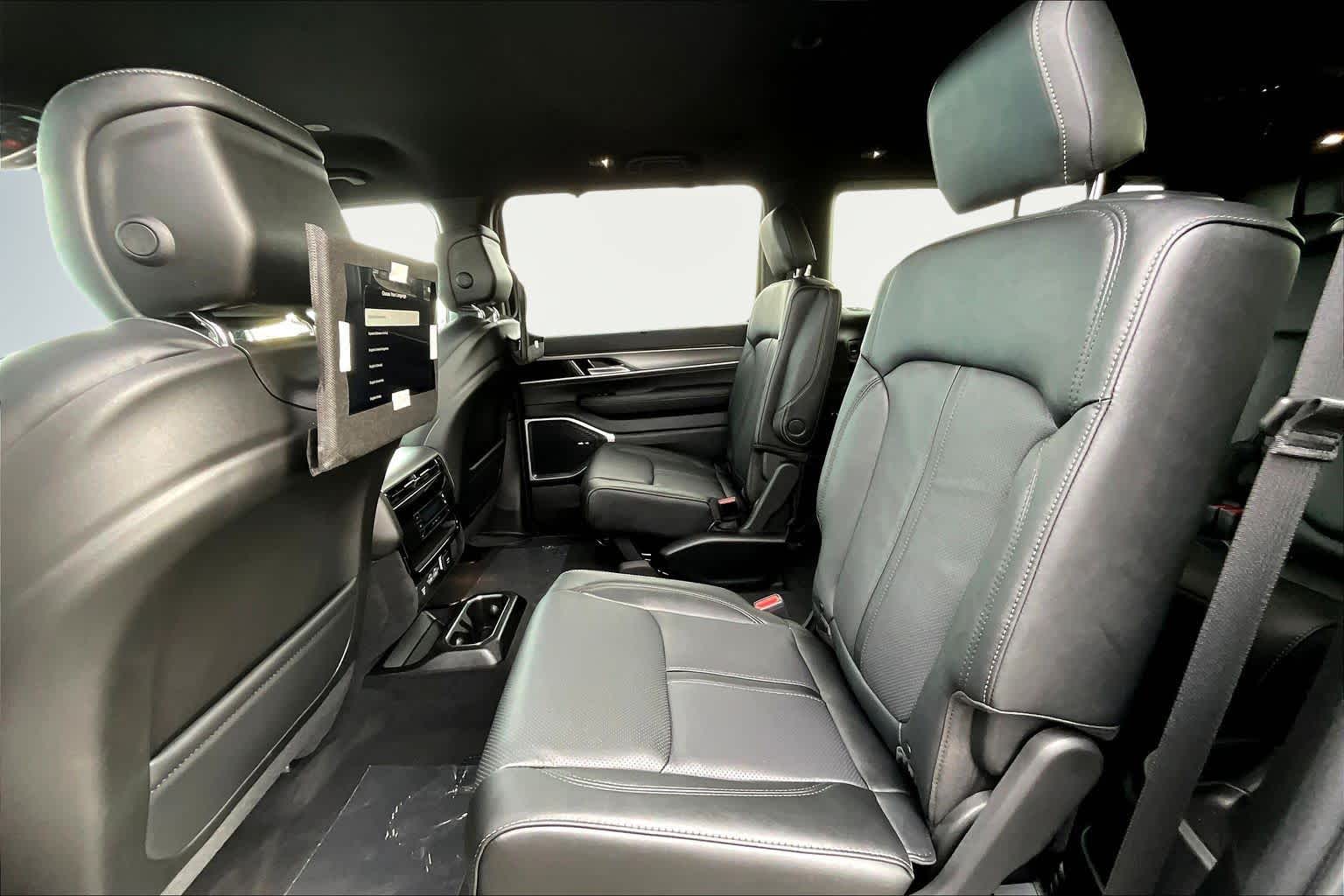 Thumbnail: 2026 Jeep Grand Wagoneer - 13