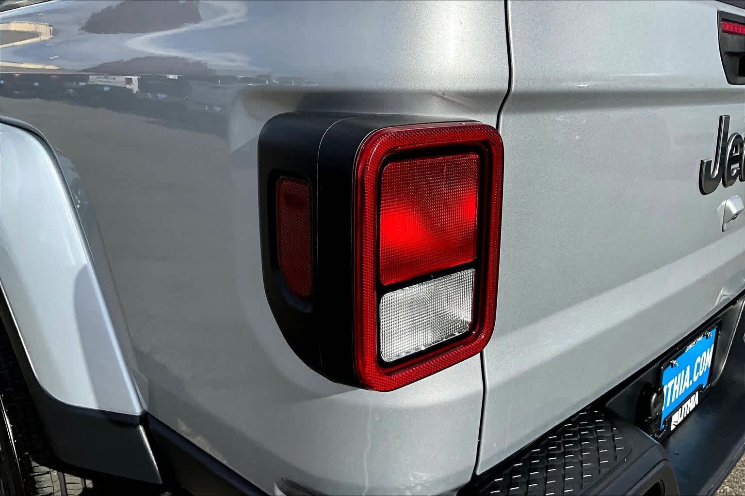 Thumbnail: 2023 Jeep Gladiator - 33