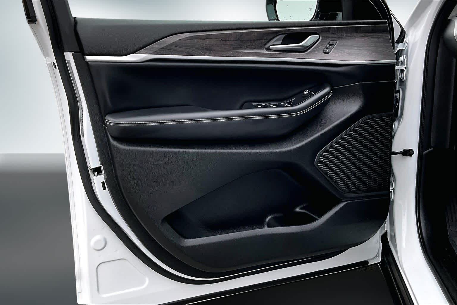 Thumbnail: 2023 Jeep Grand Cherokee - 26