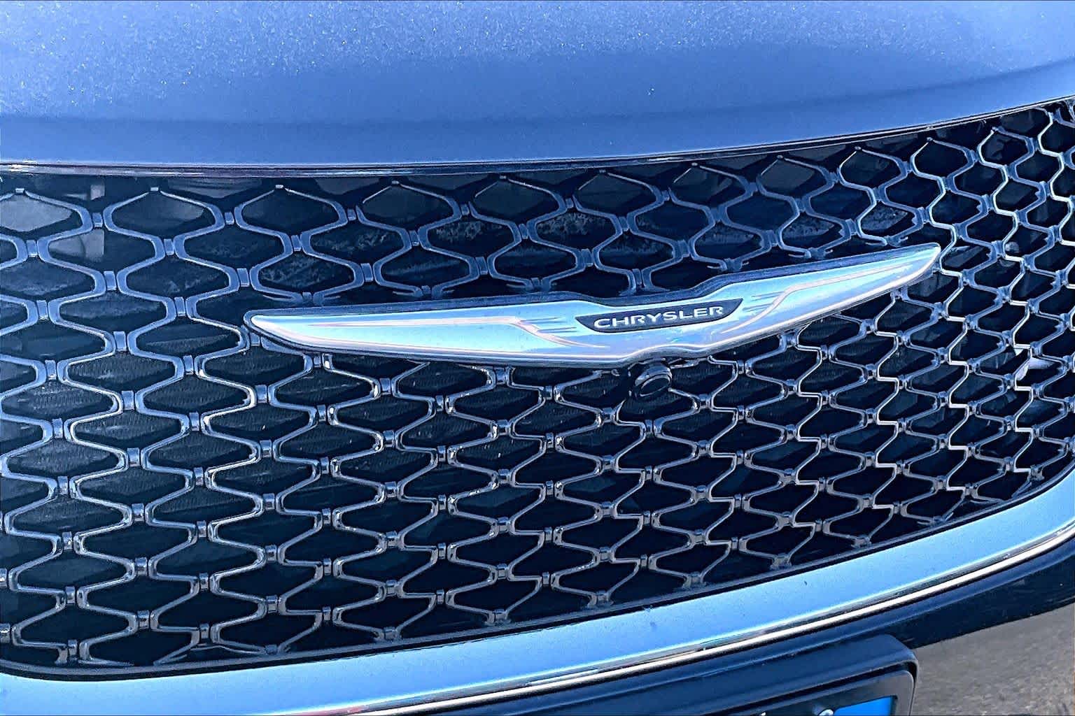 Thumbnail: 2023 Chrysler Pacifica - 32