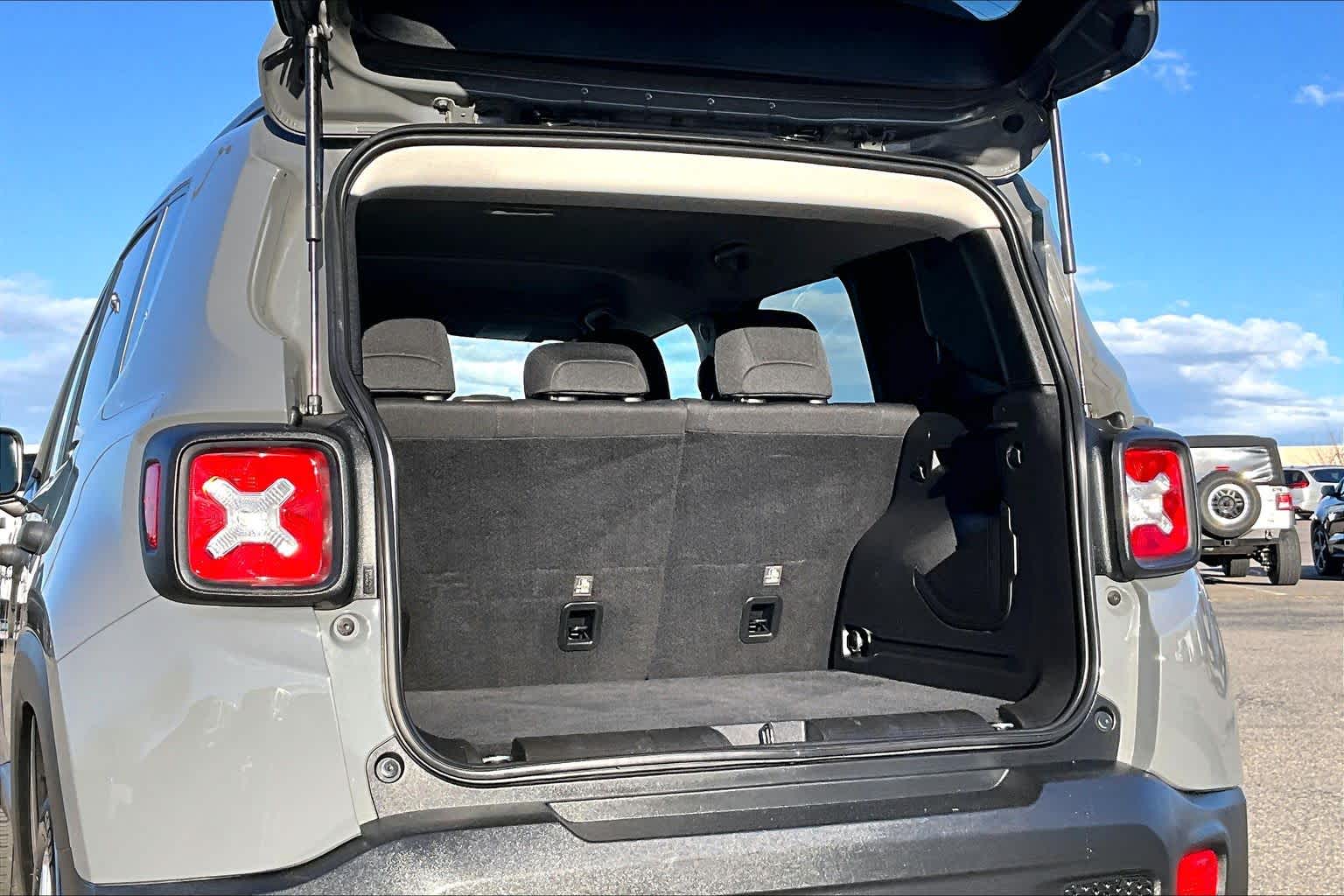 Thumbnail: 2021 Jeep Renegade - 18