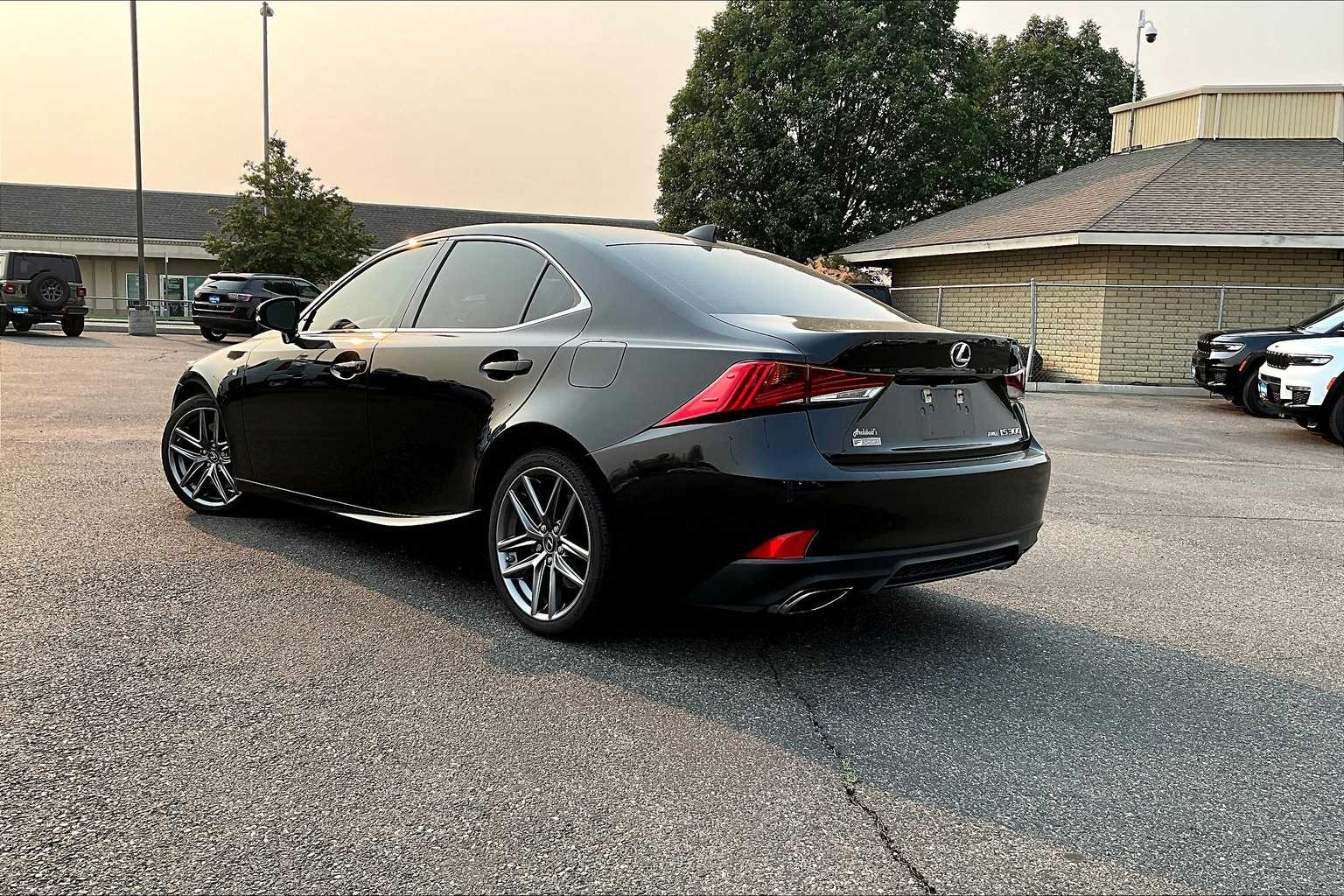 Thumbnail: 2017 Lexus IS - 4