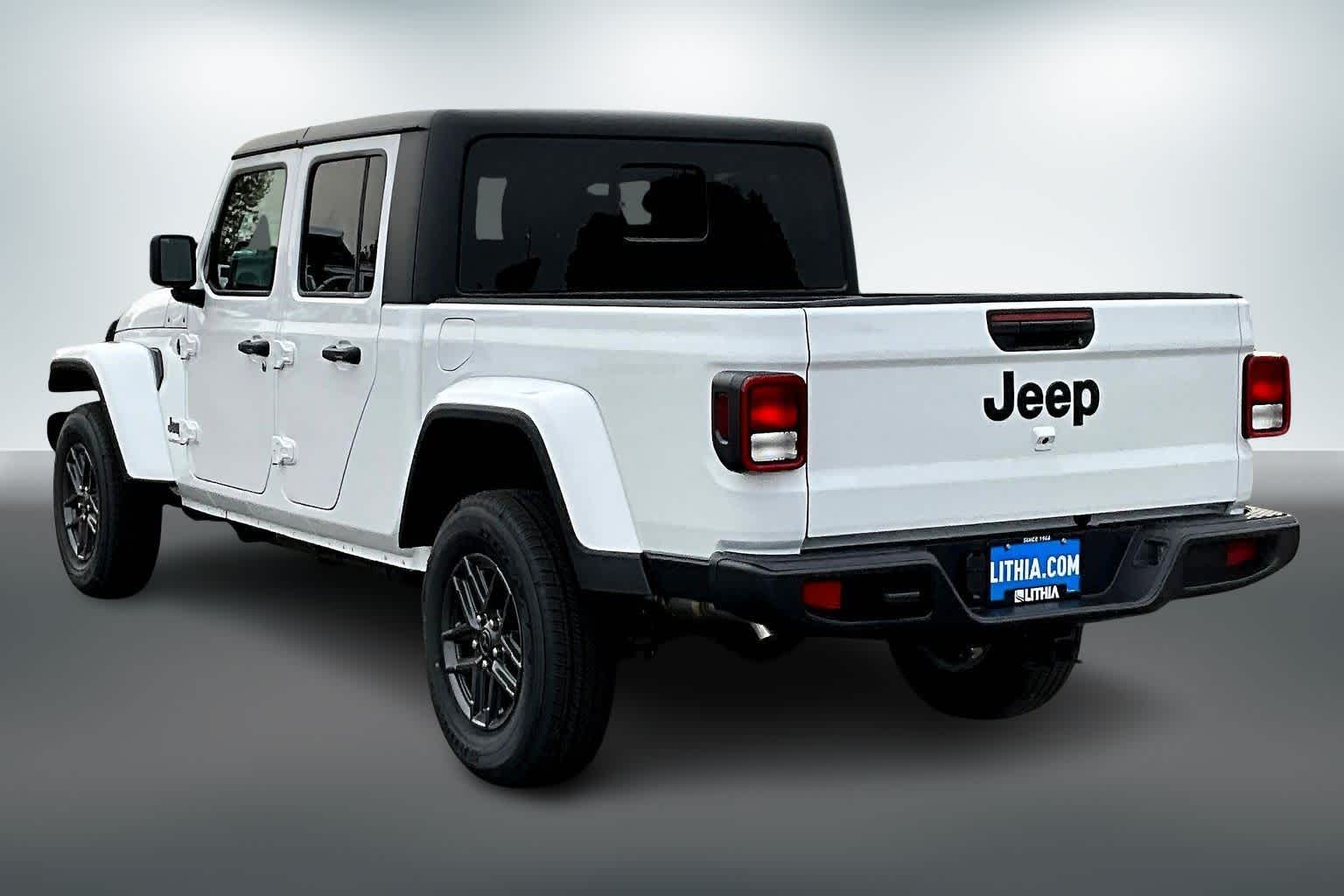 Thumbnail: 2025 Jeep Gladiator - 4
