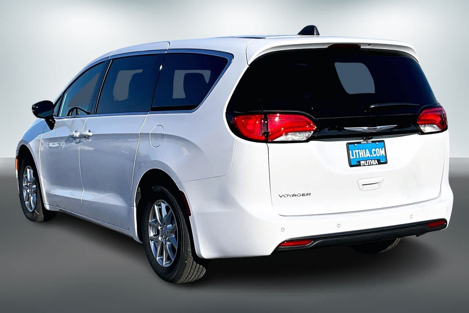 Thumbnail: 2026 Chrysler Voyager - 4