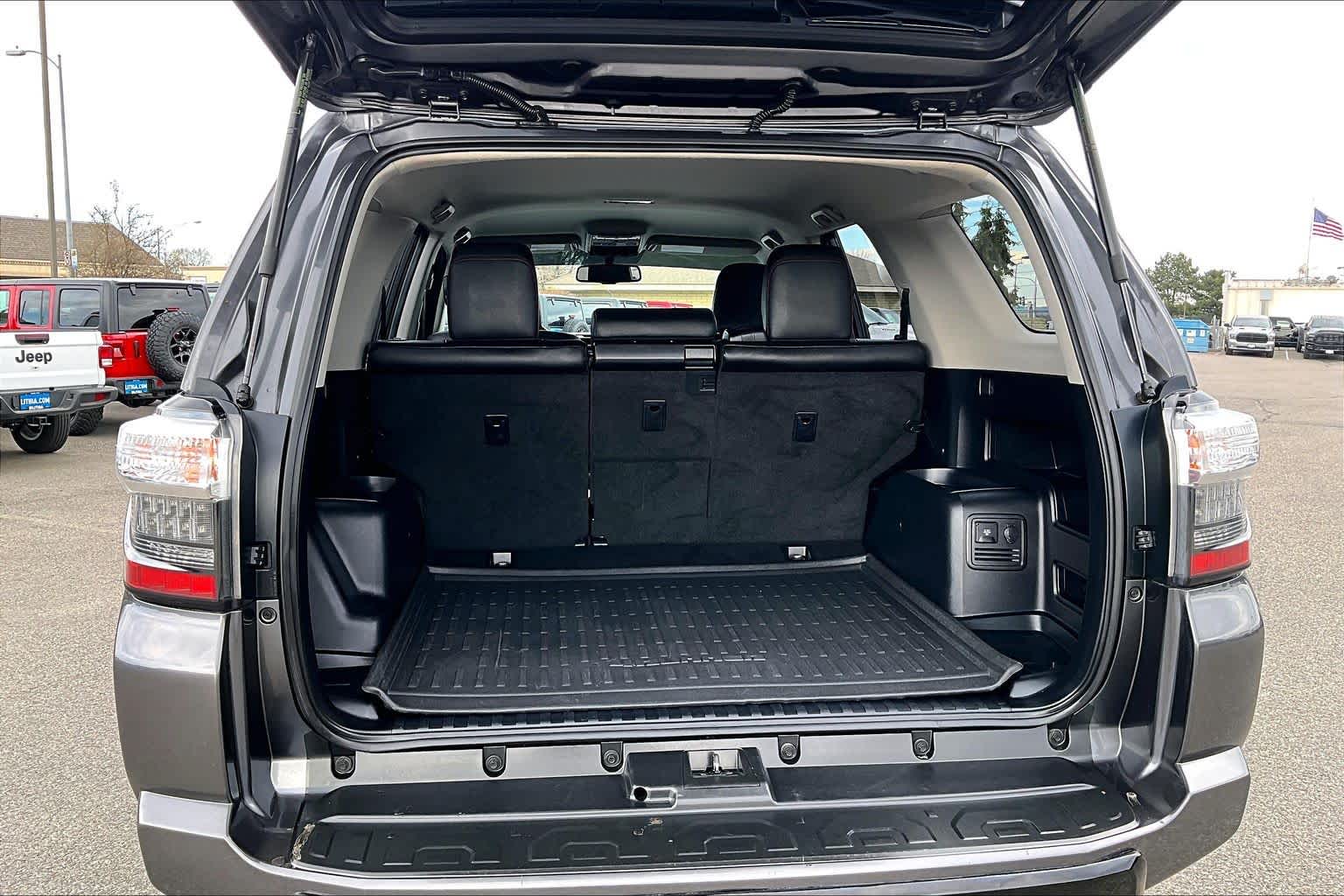 Thumbnail: 2019 Toyota 4Runner - 18