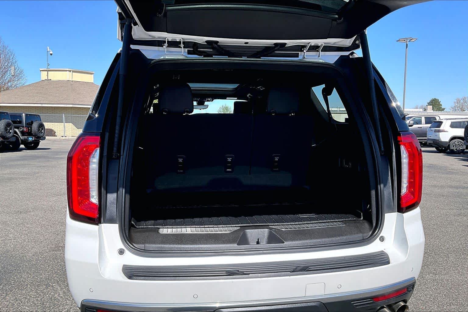 Thumbnail: 2021 GMC Yukon - 17