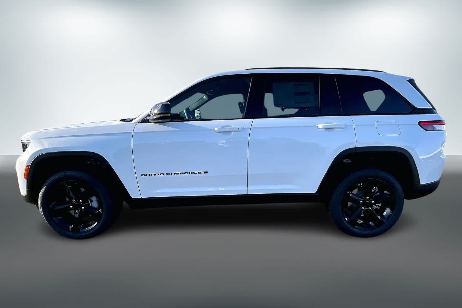 Thumbnail: 2025 Jeep Grand Cherokee - 3