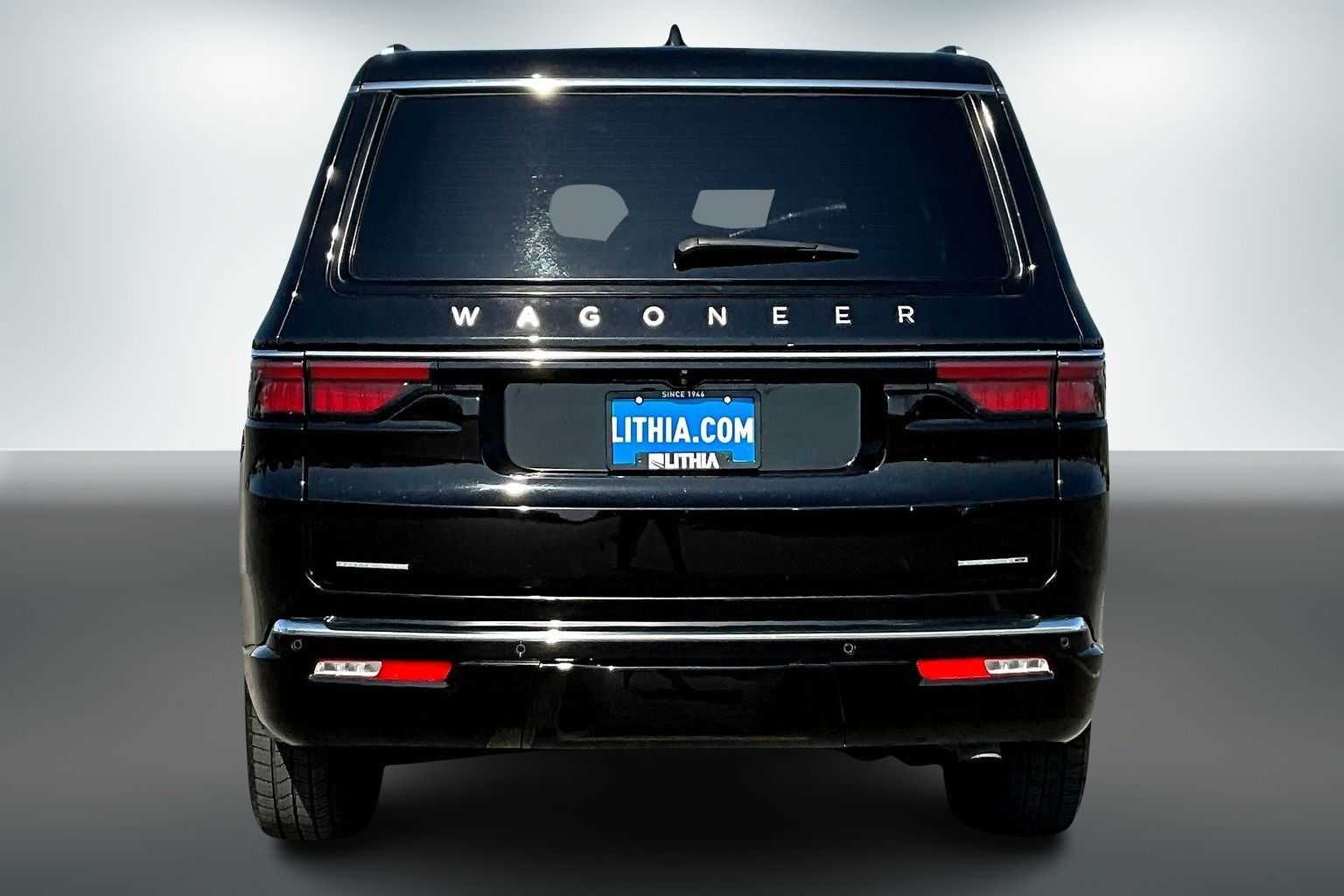 Thumbnail: 2023 Jeep Wagoneer - 4