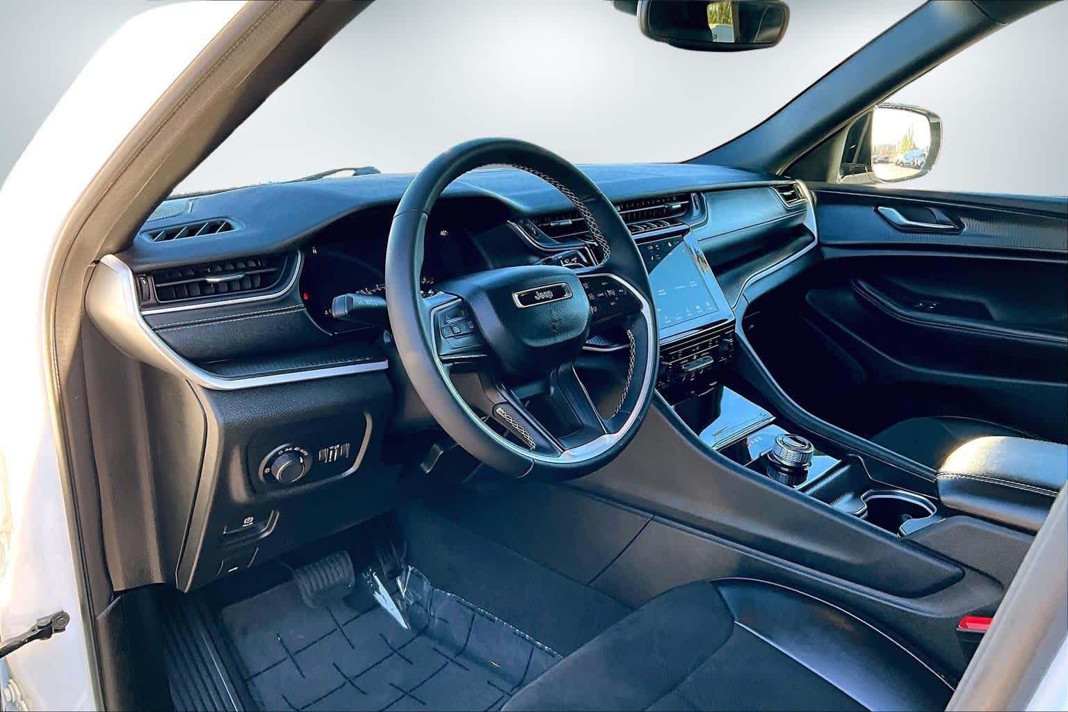 Thumbnail: 2024 Jeep Grand Cherokee L - 2