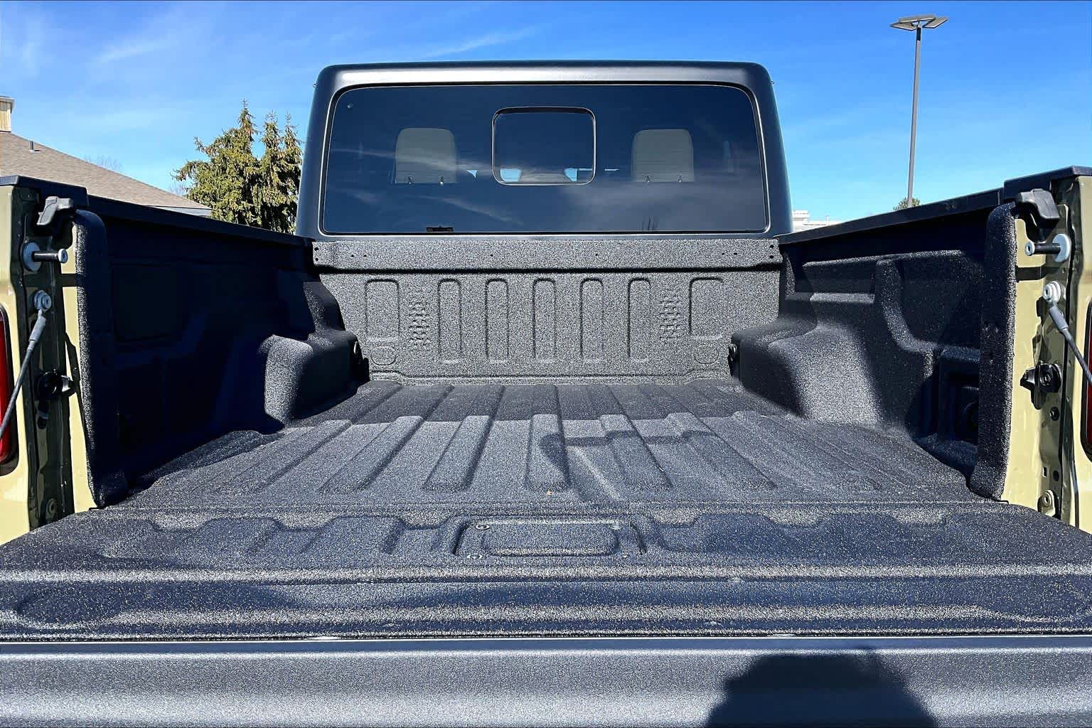 Thumbnail: 2026 Jeep Gladiator - 17