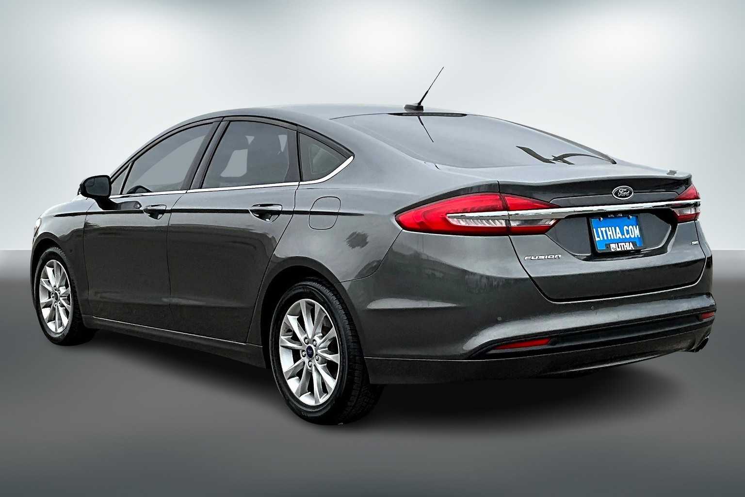 Thumbnail: 2017 Ford Fusion - 4