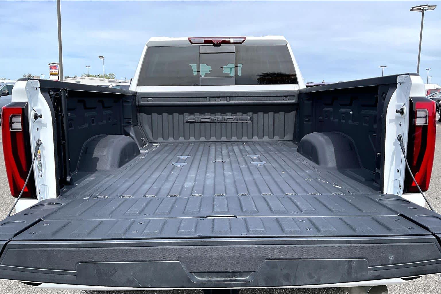 Thumbnail: 2024 GMC Sierra 3500 - 18