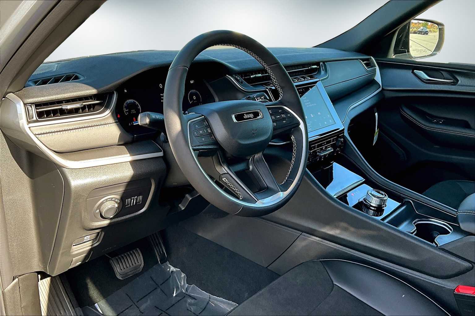 Thumbnail: 2025 Jeep Grand Cherokee - 2