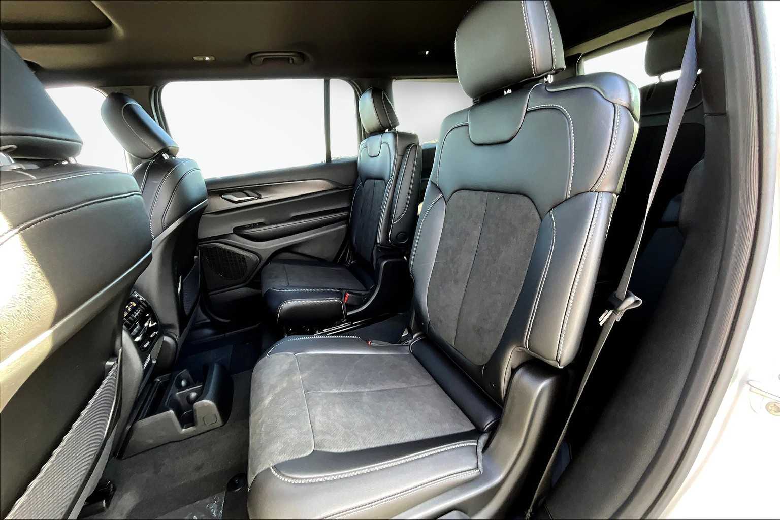 Thumbnail: 2025 Jeep Grand Cherokee - 13