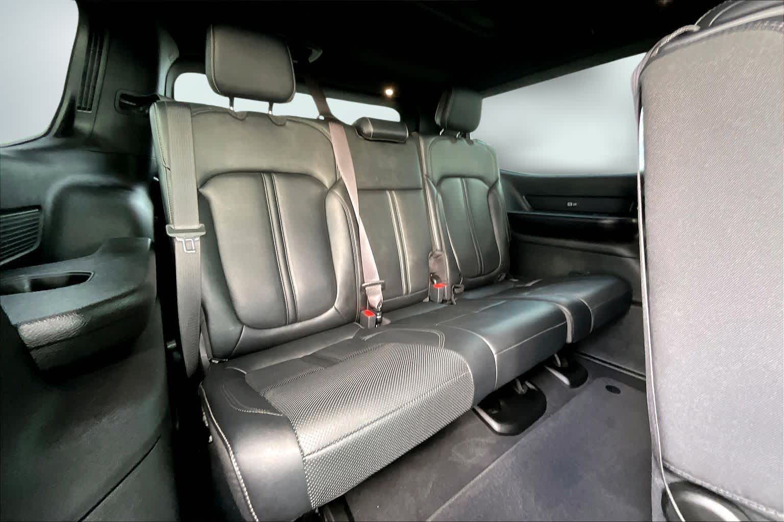 Thumbnail: 2022 Jeep Wagoneer - 31