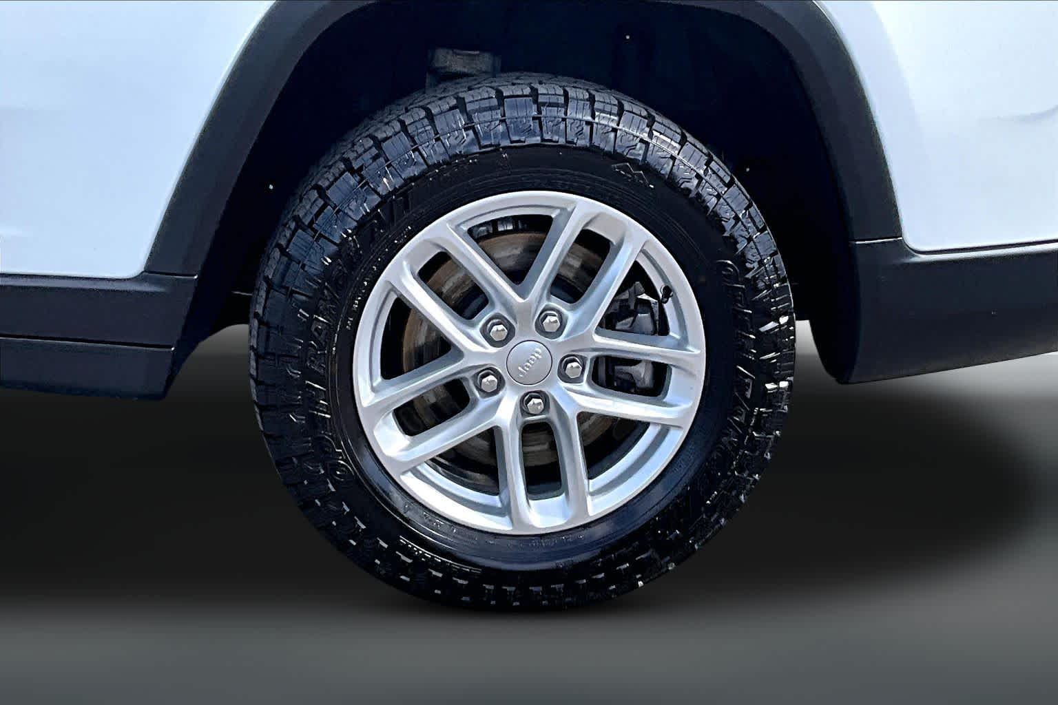 Thumbnail: 2024 Jeep Grand Cherokee L - 35