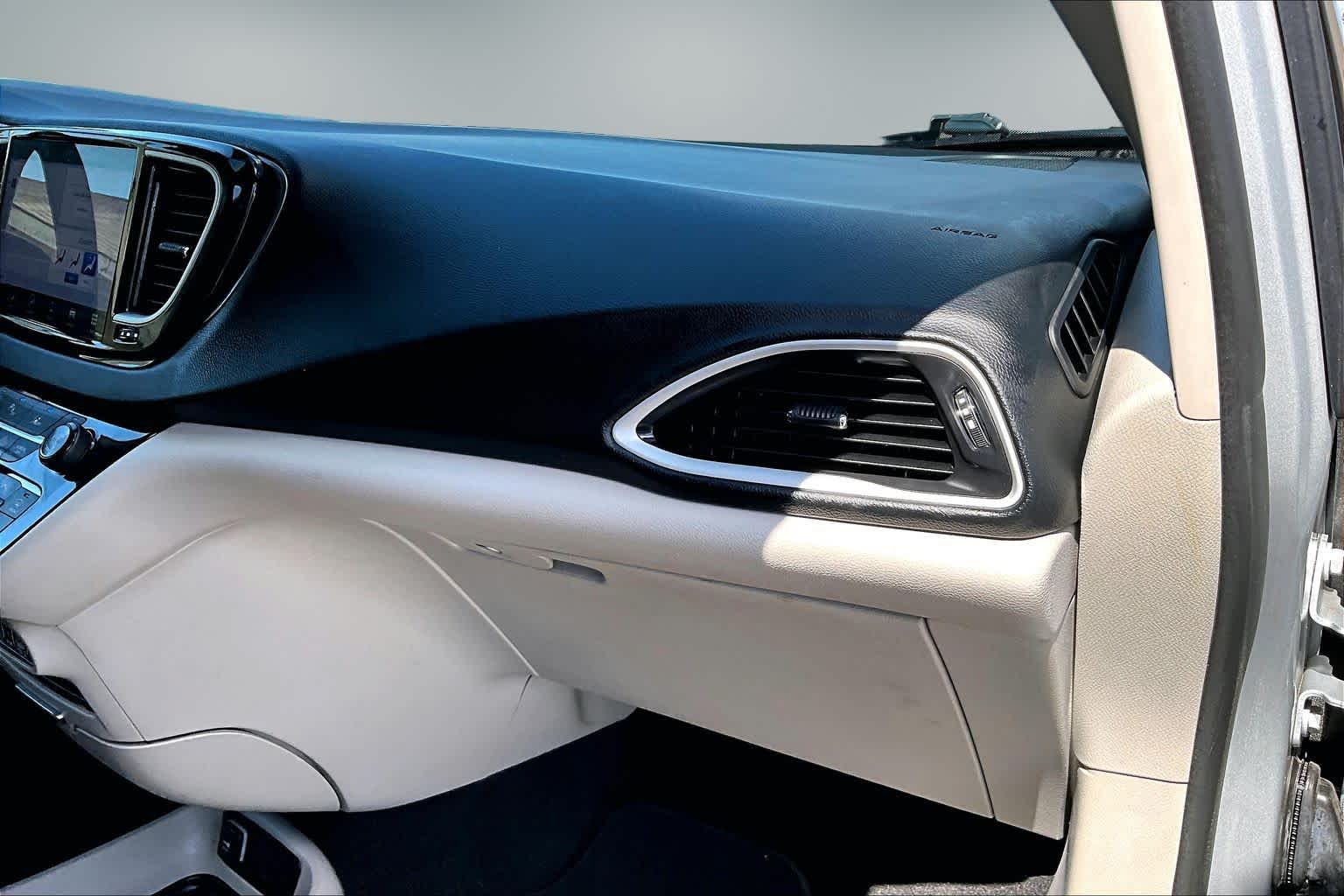 Thumbnail: 2024 Chrysler Pacifica - 23