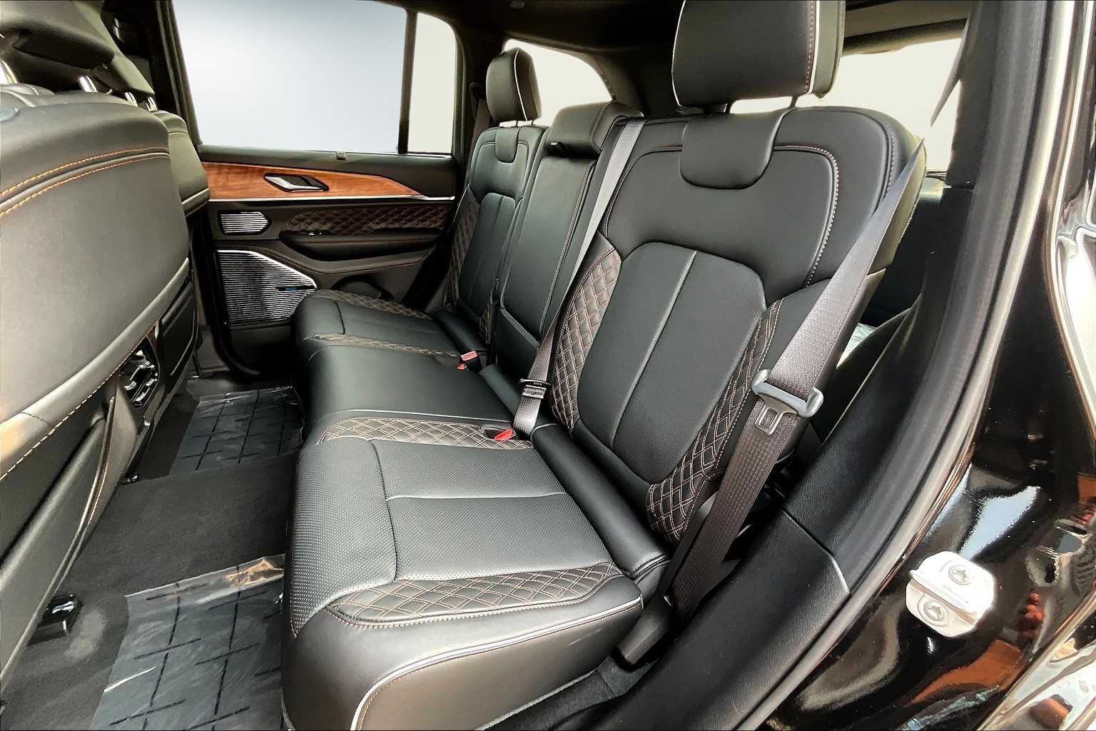 Thumbnail: 2025 Jeep Grand Cherokee - 13