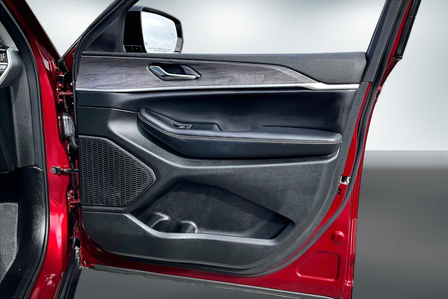 Thumbnail: 2023 Jeep Grand Cherokee - 28