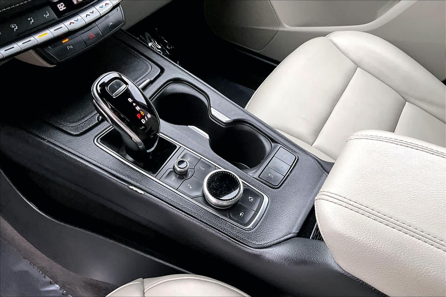 Thumbnail: 2023 Cadillac XT4 - 16