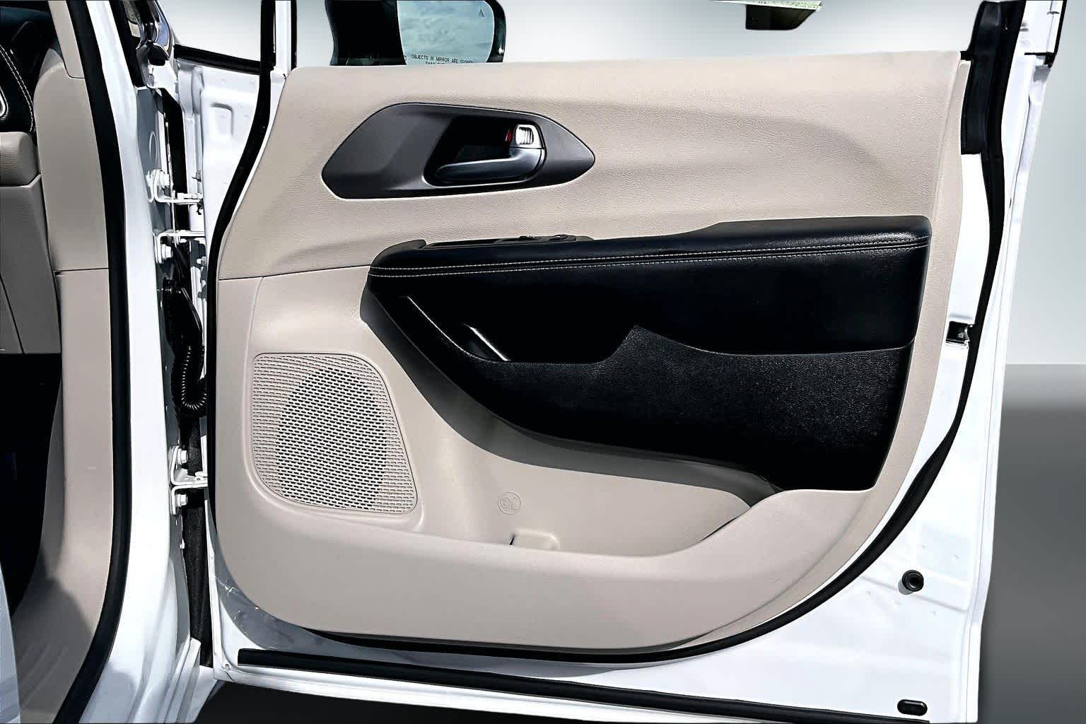 Thumbnail: 2024 Chrysler Pacifica - 28