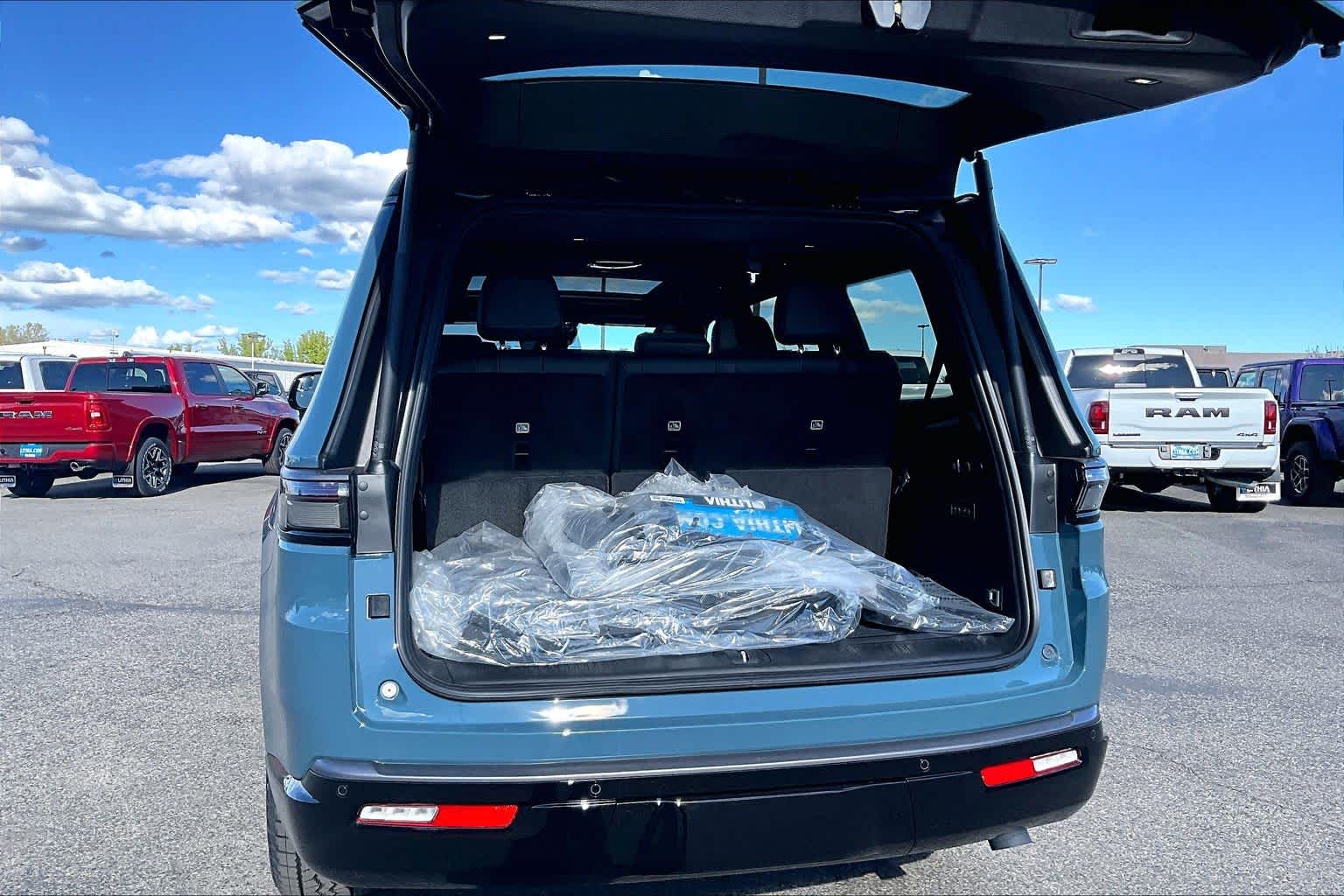 Thumbnail: 2026 Jeep Grand Wagoneer - 18