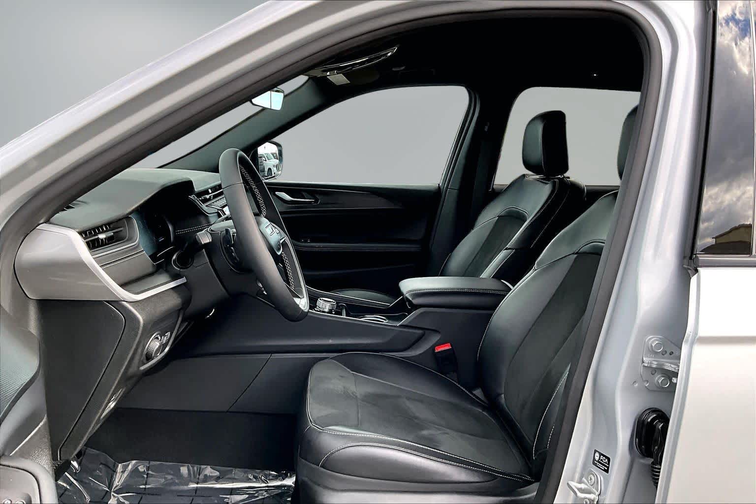 Thumbnail: 2025 Jeep Grand Cherokee - 11