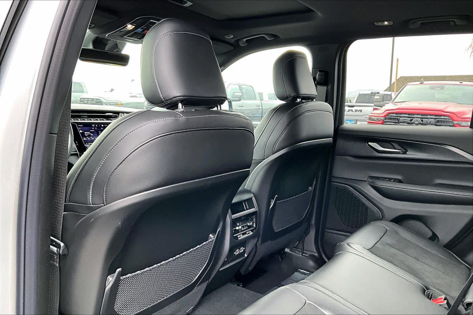 Thumbnail: 2025 Jeep Grand Cherokee - 12