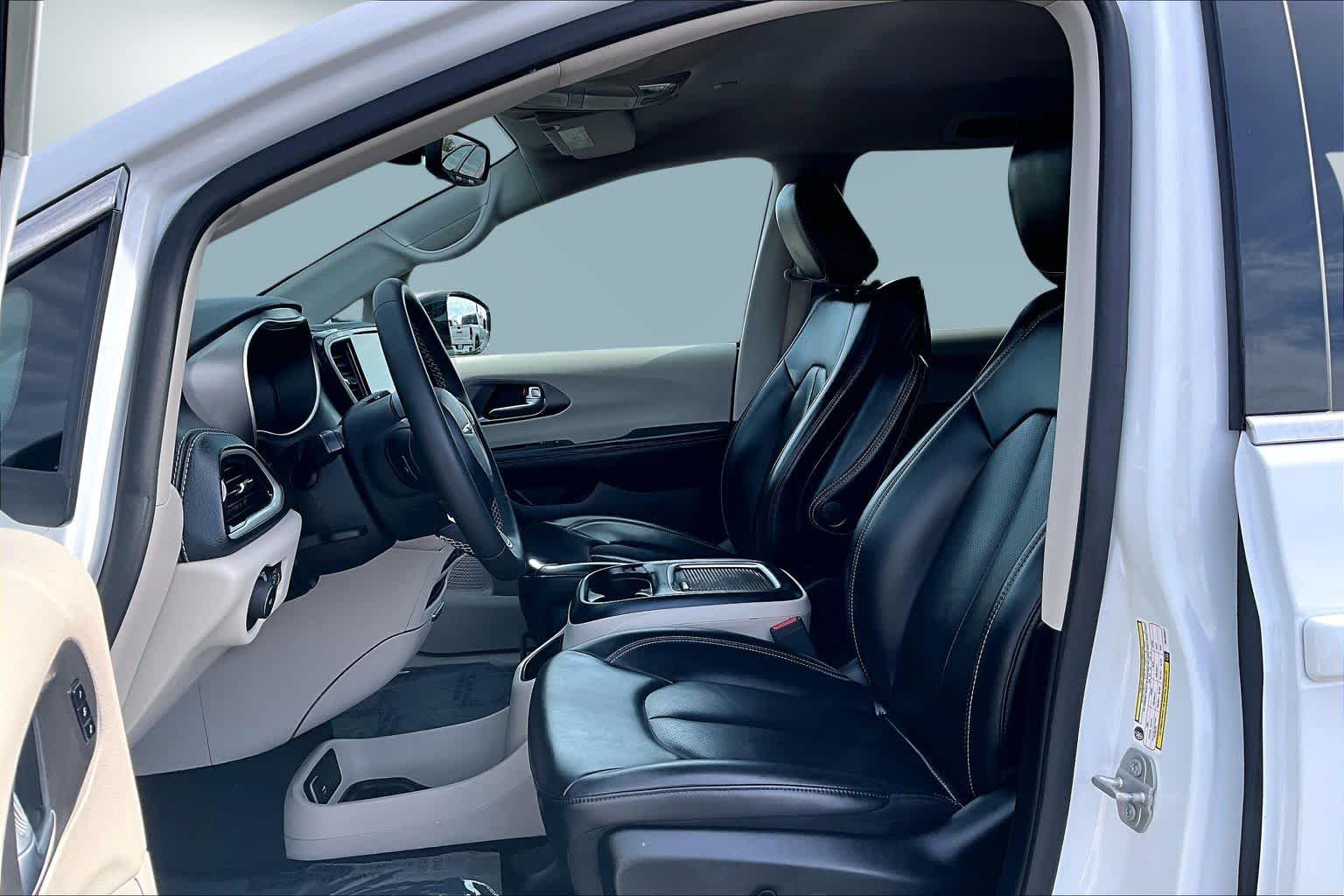 Thumbnail: 2024 Chrysler Pacifica - 11