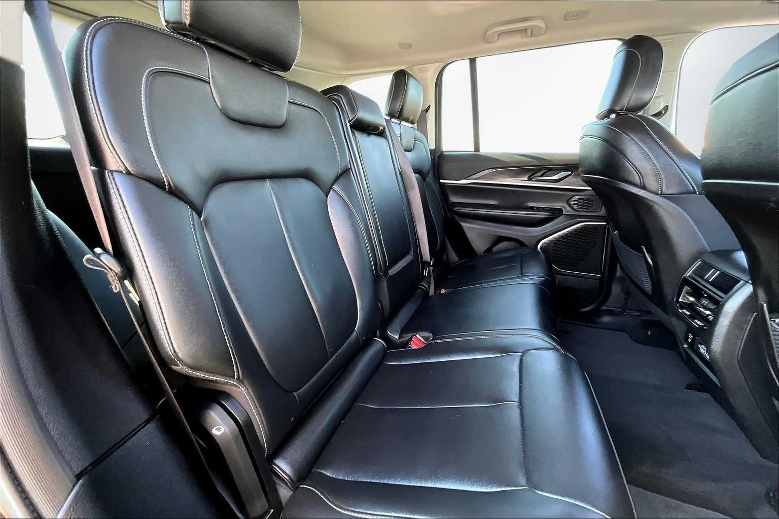 Thumbnail: 2023 Jeep Grand Cherokee - 30