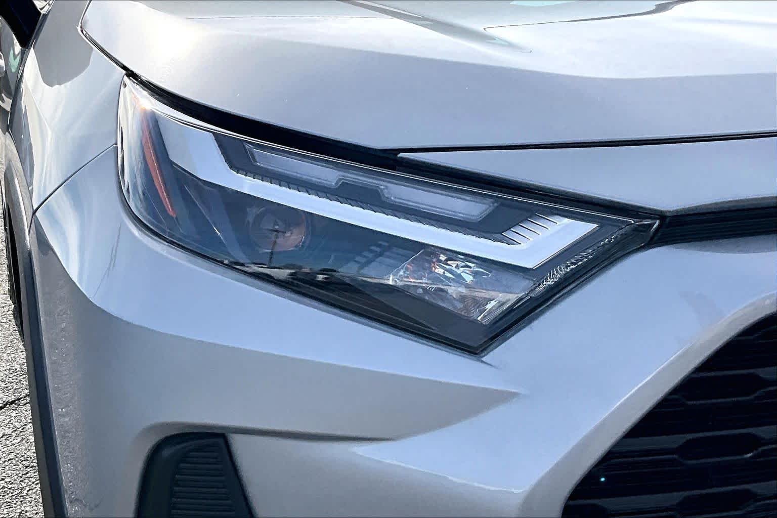 Thumbnail: 2025 Toyota RAV4 - 32