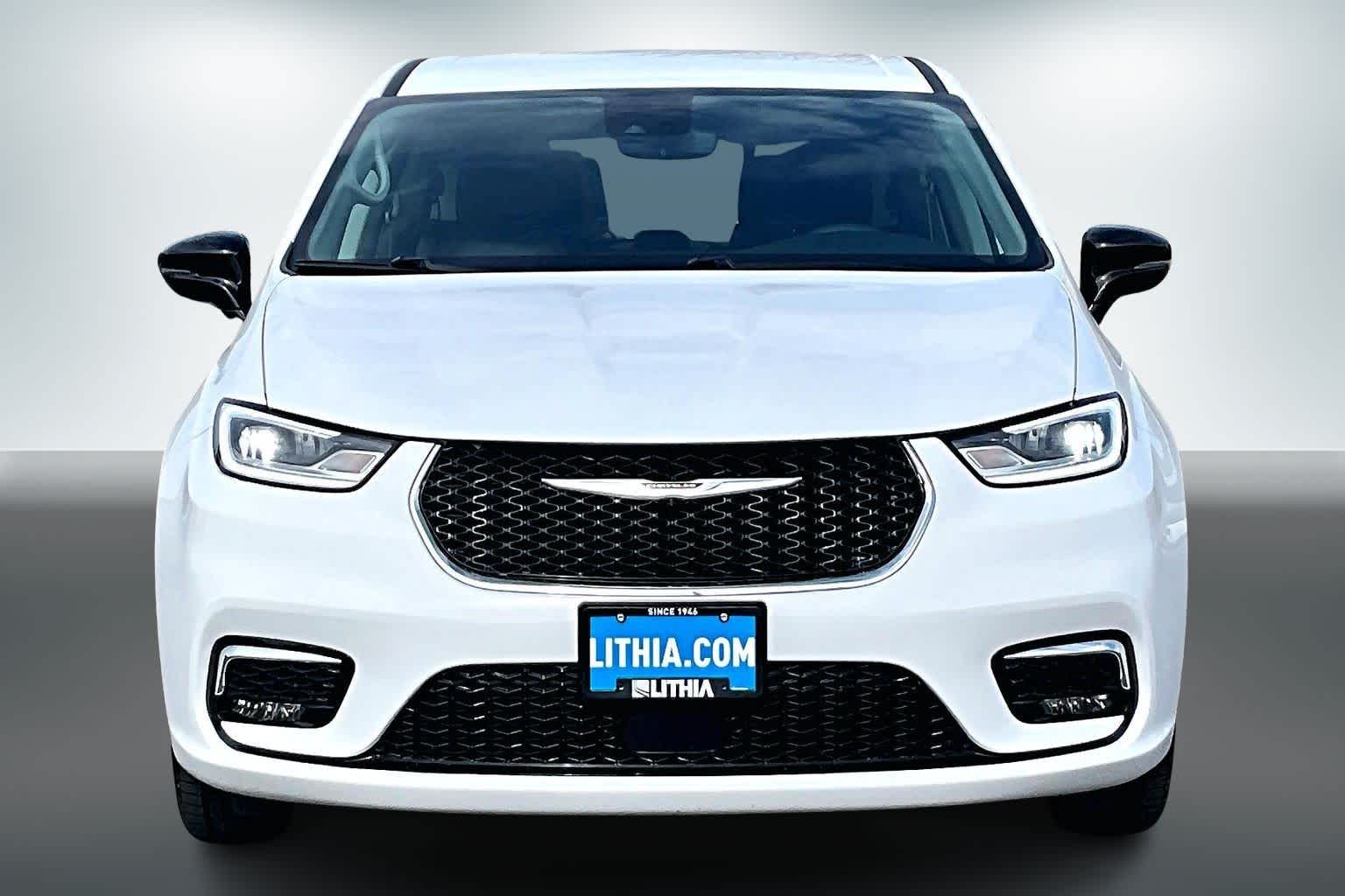 Thumbnail: 2024 Chrysler Pacifica - 6