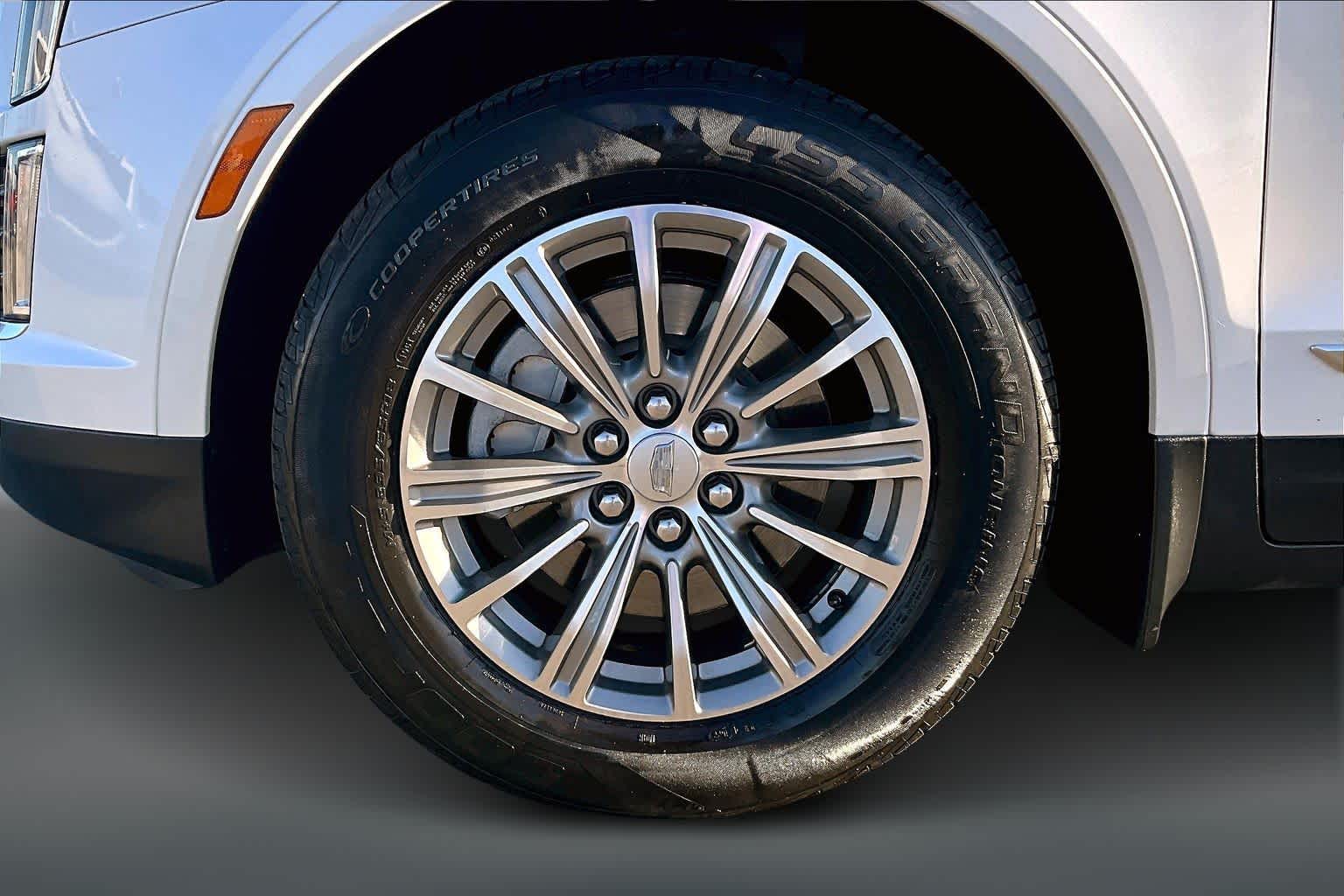 Thumbnail: 2017 Cadillac XT5 - 8