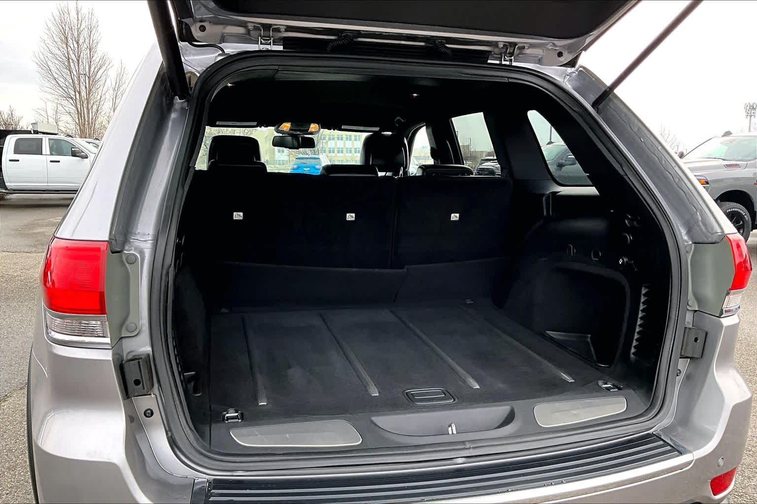 Thumbnail: 2016 Jeep Grand Cherokee - 18