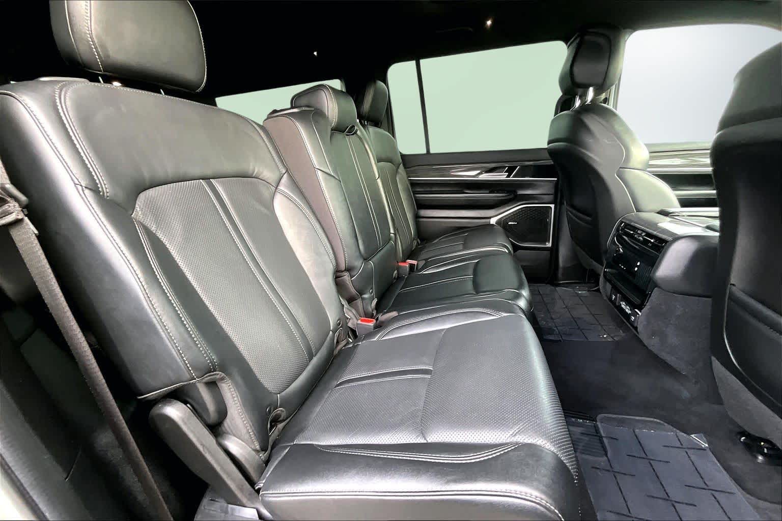 Thumbnail: 2022 Jeep Wagoneer - 30