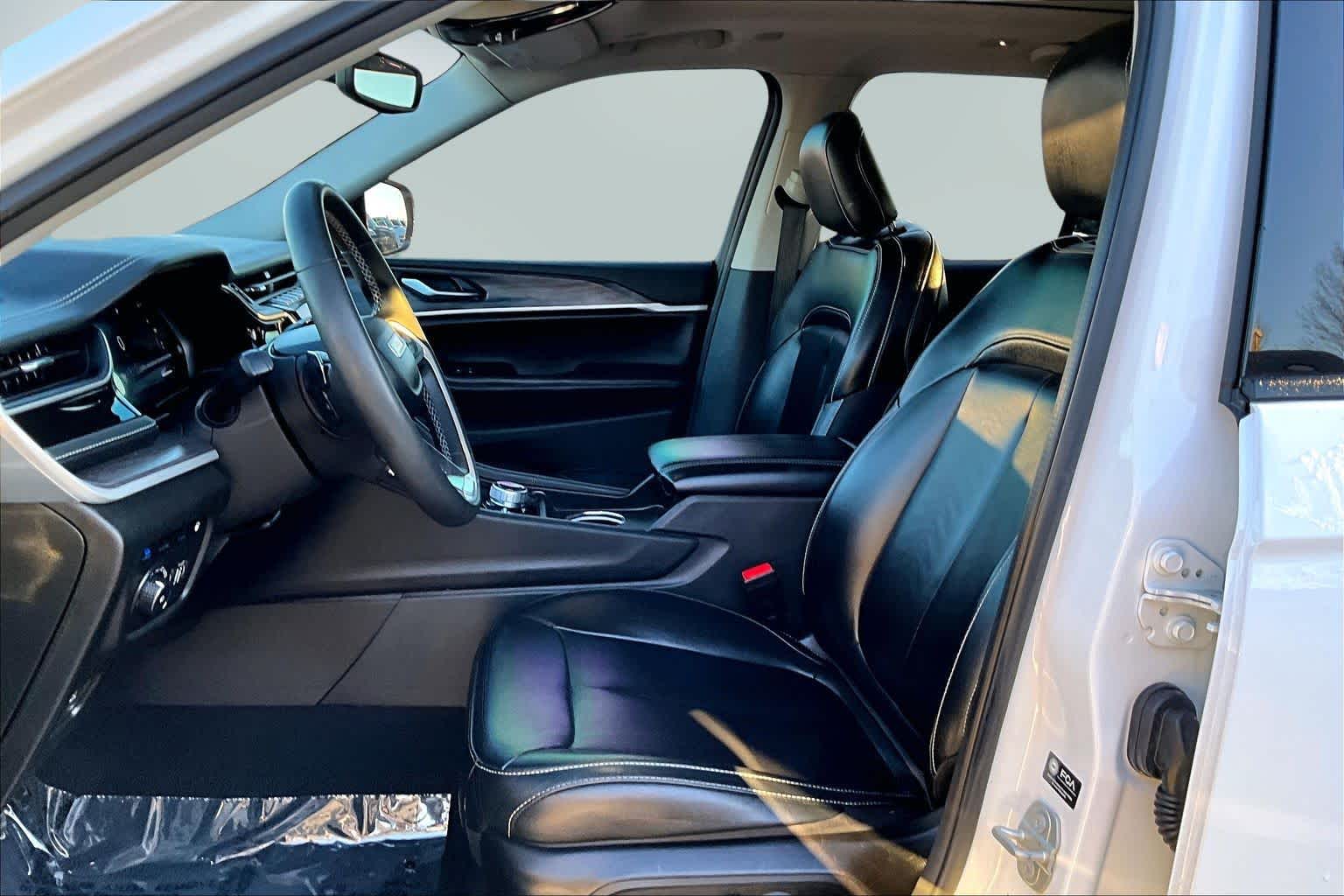 Thumbnail: 2024 Jeep Grand Cherokee - 10