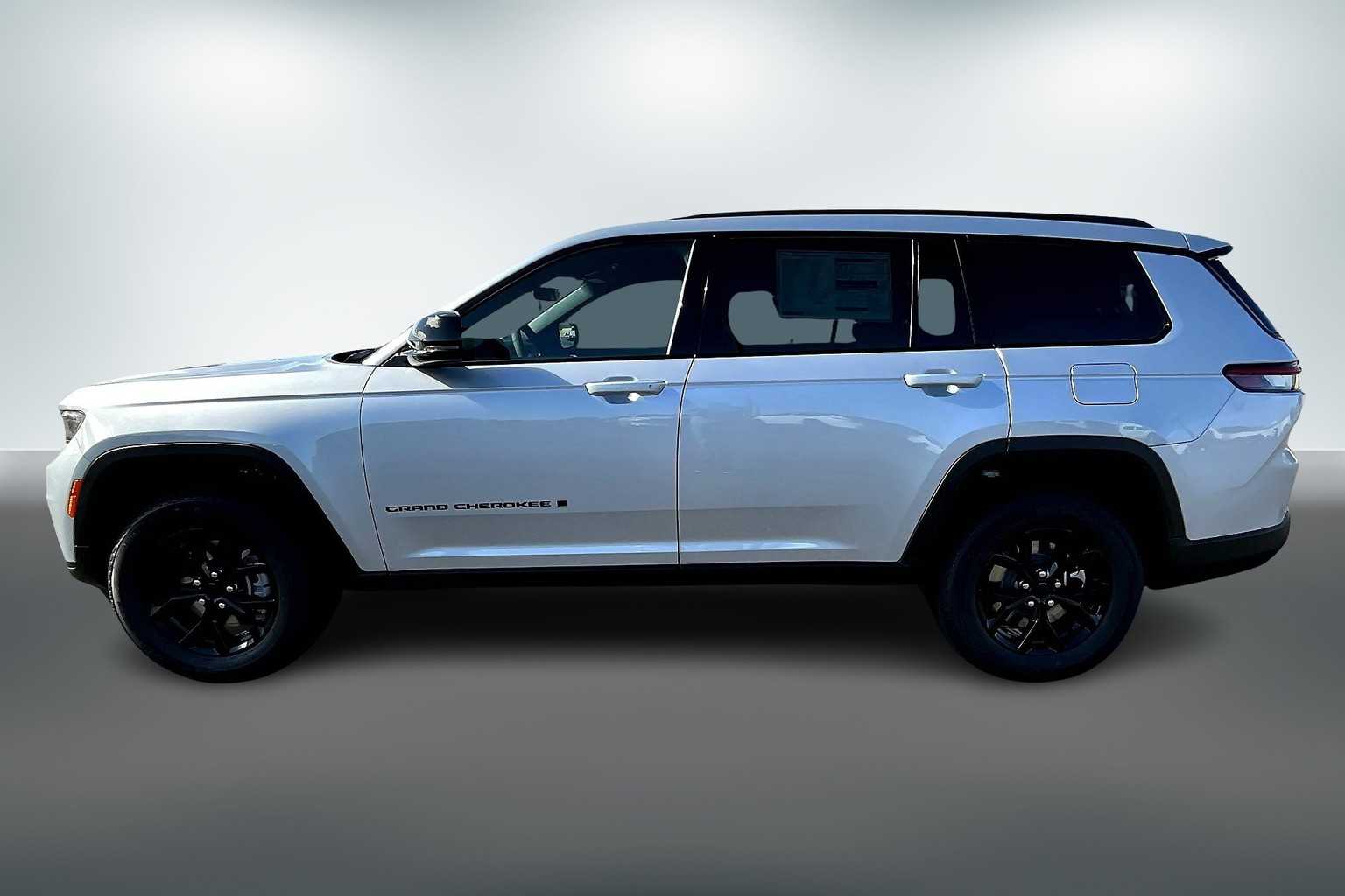 Thumbnail: 2025 Jeep Grand Cherokee - 3