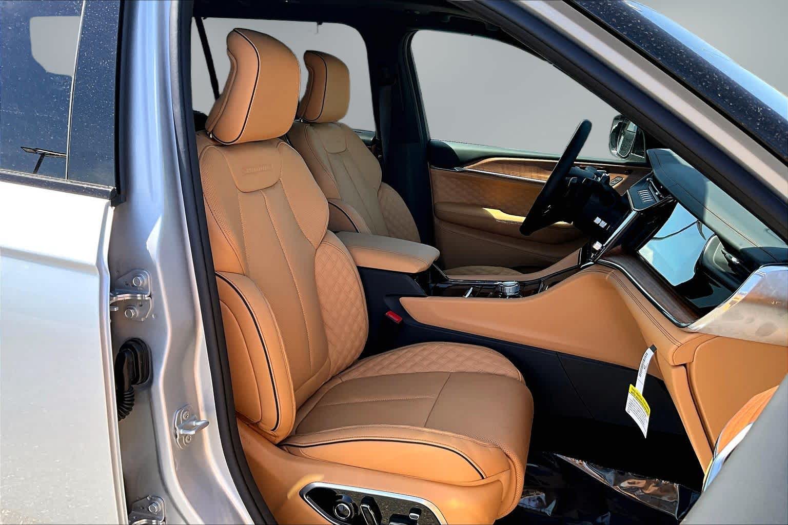 Thumbnail: 2026 Jeep Grand Cherokee - 14