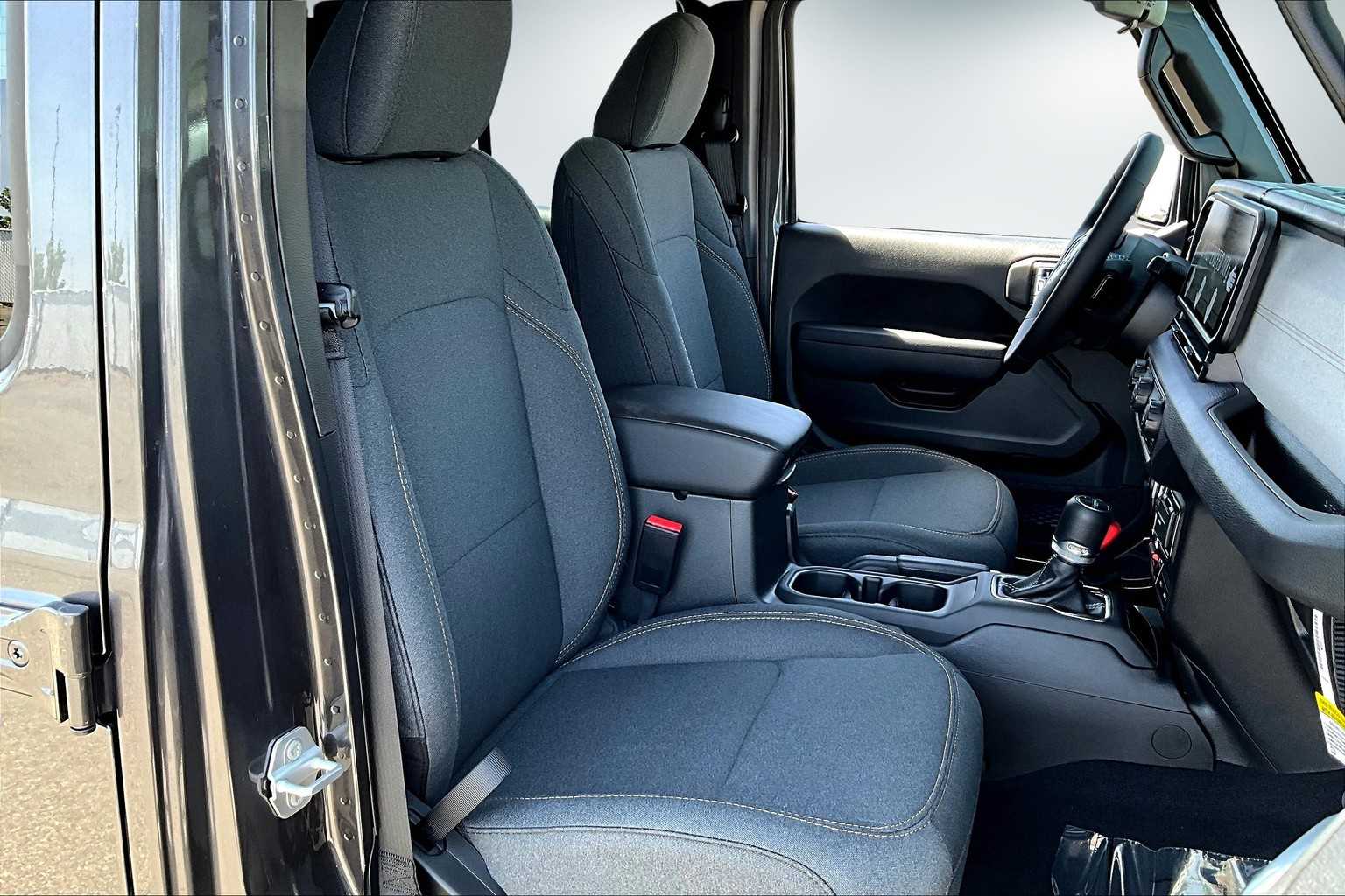 Thumbnail: 2025 Jeep Gladiator - 14