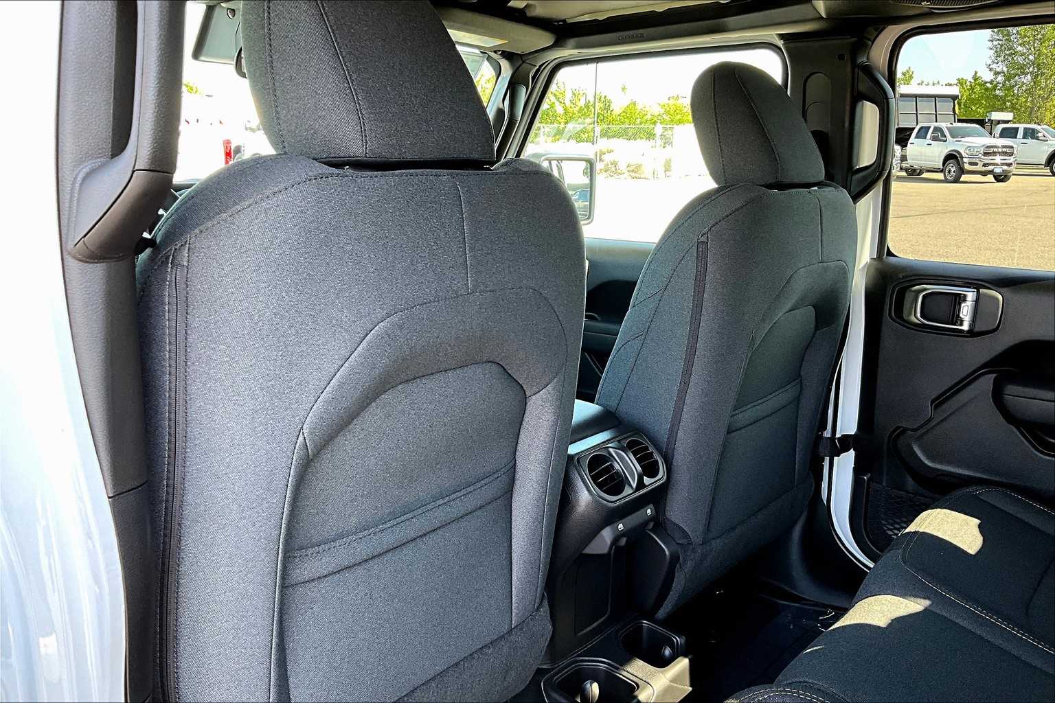 Thumbnail: 2025 Jeep Gladiator - 12