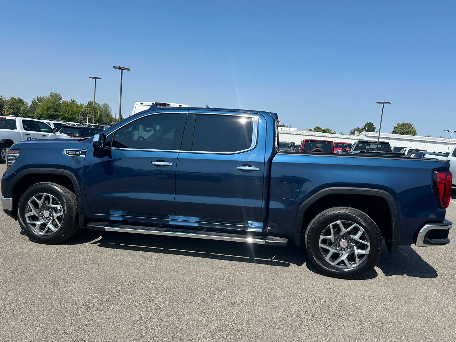 2022 GMC Sierra 1500 SLT 11