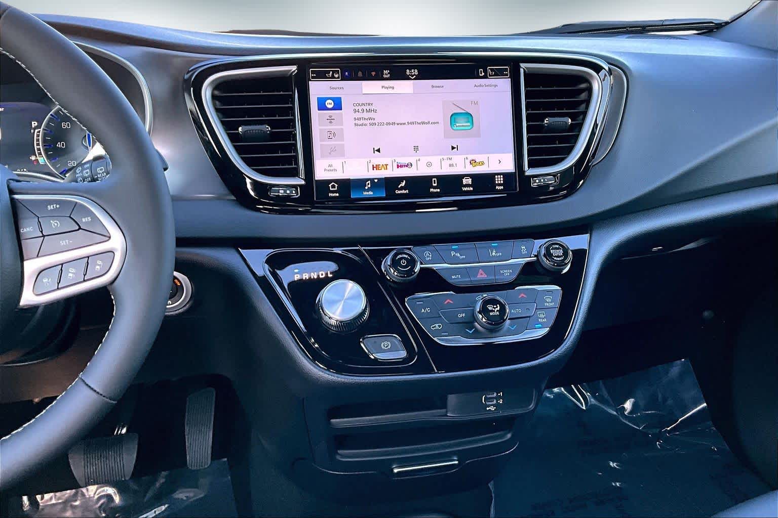 Thumbnail: 2026 Chrysler Voyager - 16